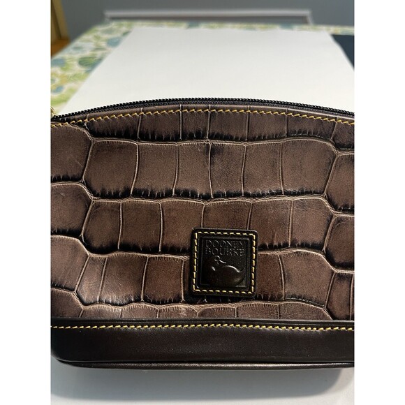 Dooney & Bourke Dark Taup Brown Croc Embossed Leather Cosmetic Case Bag Wristlet - Picture 8 of 14